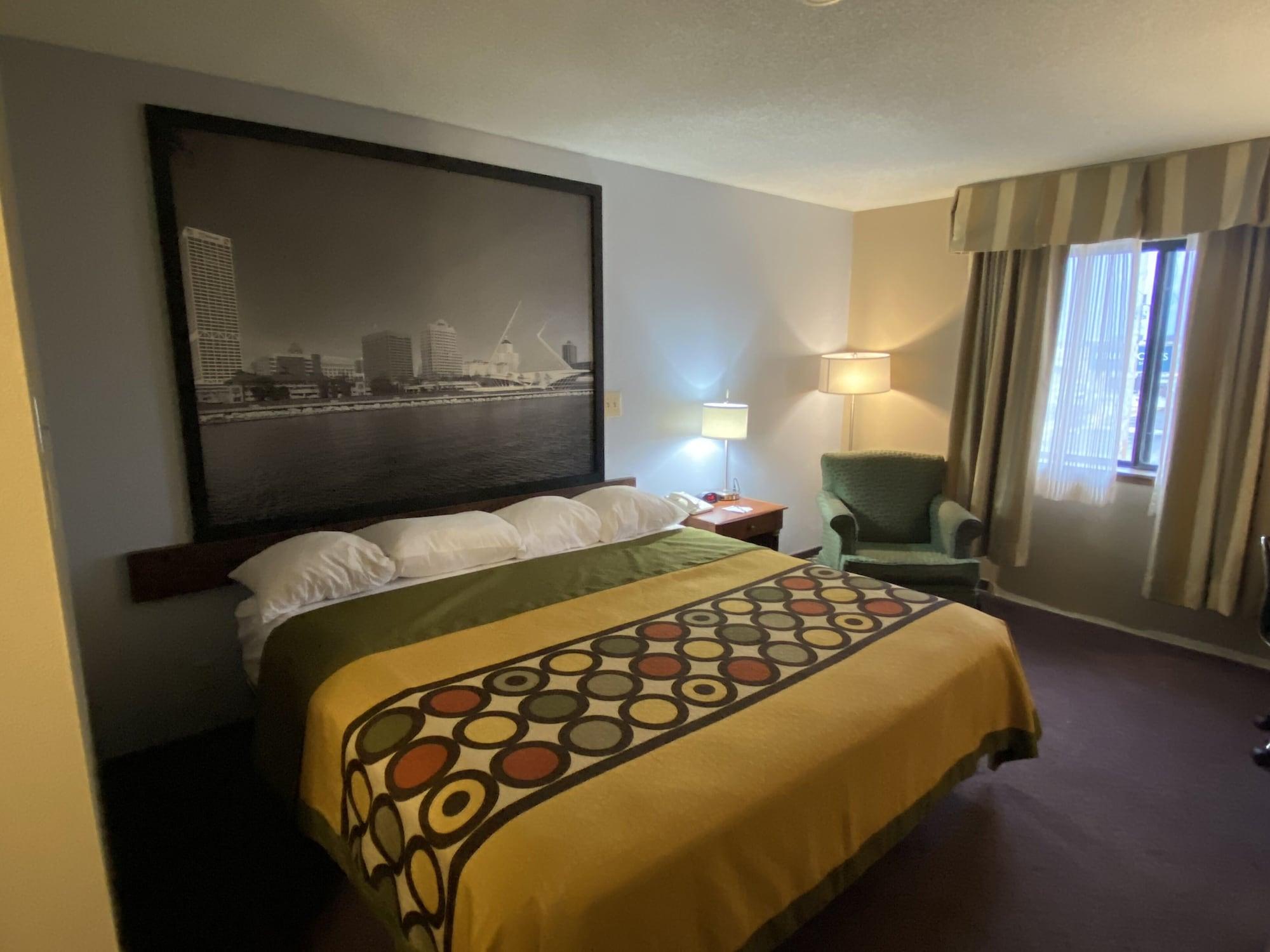 Super 8 By Wyndham Milwaukee Airport Hotell Exteriör bild