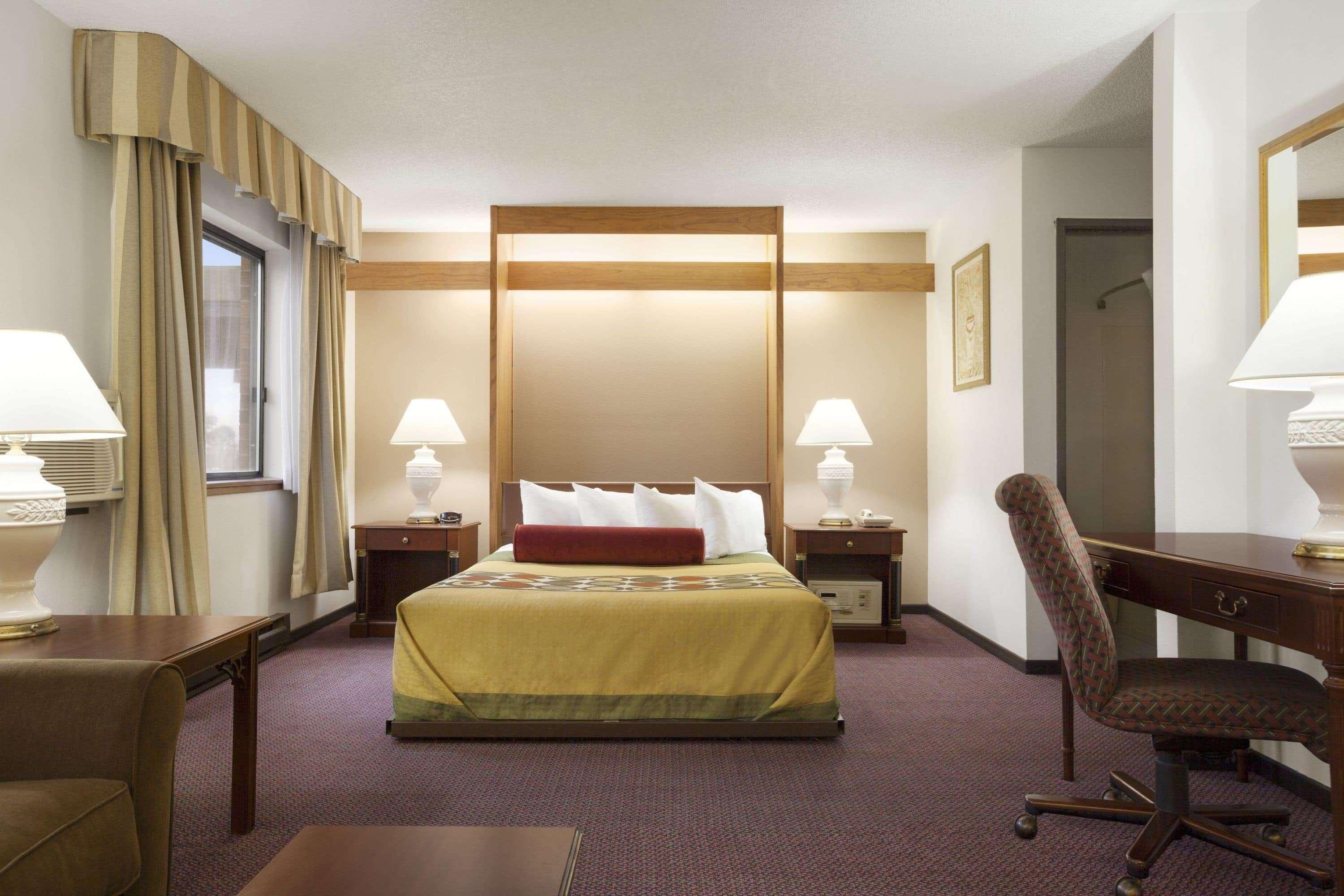 Super 8 By Wyndham Milwaukee Airport Hotell Exteriör bild