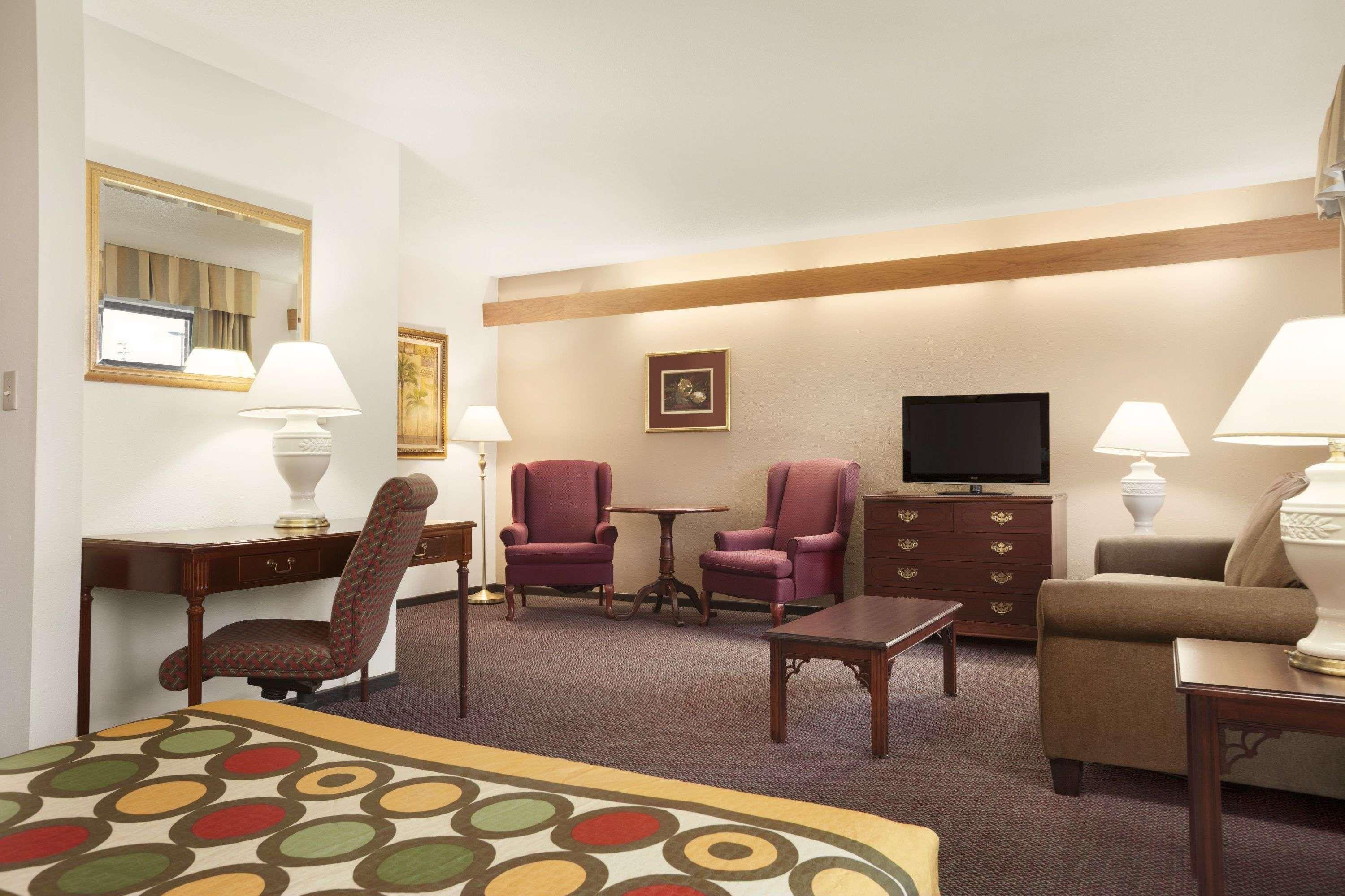 Super 8 By Wyndham Milwaukee Airport Hotell Exteriör bild
