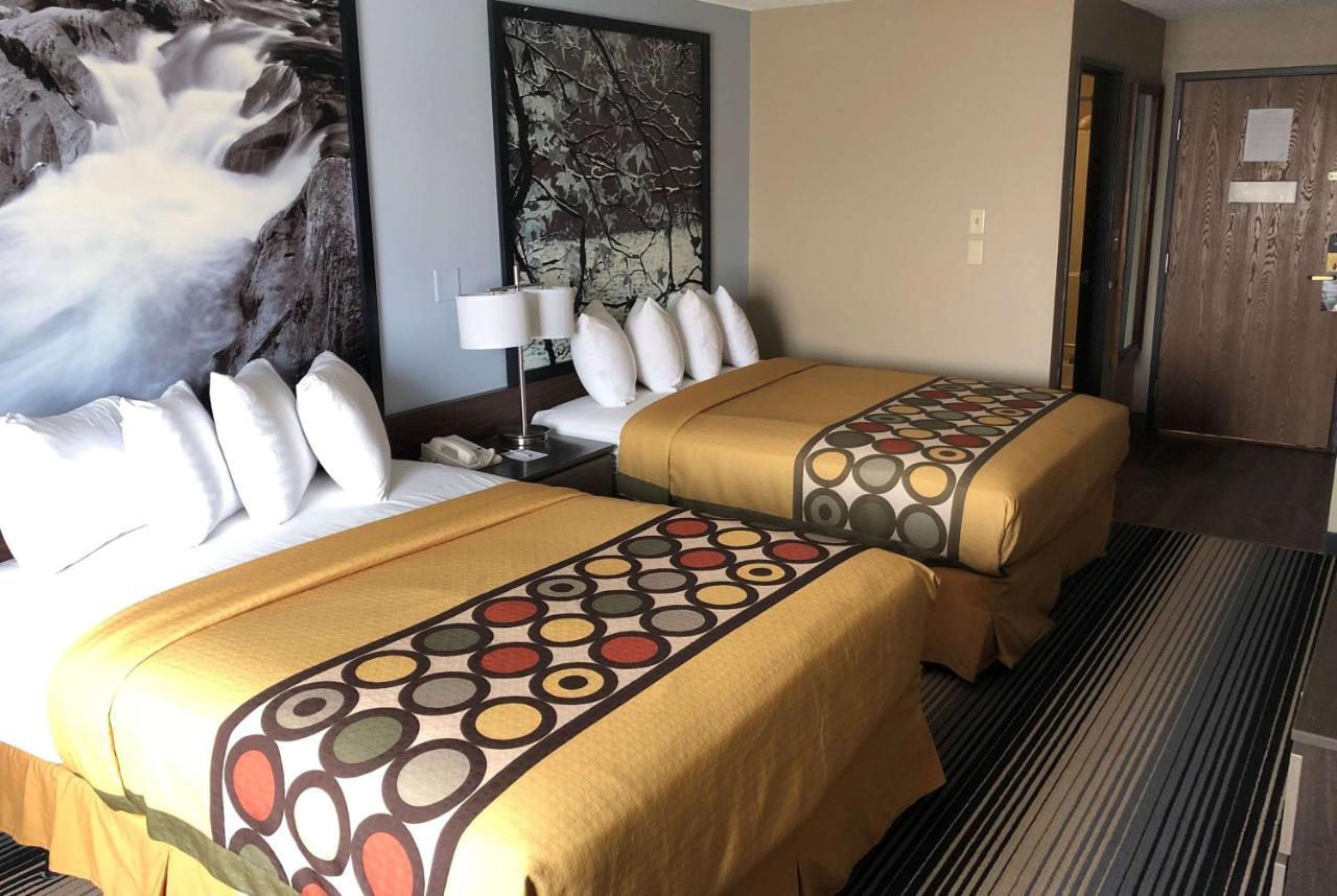 Super 8 By Wyndham Milwaukee Airport Hotell Exteriör bild